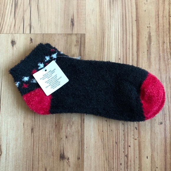 3/$15 NEW Fuzzy Soft Socks Black Red 1 PAIR Shoe Size 4-10 Women’s - Picture 2 of 13